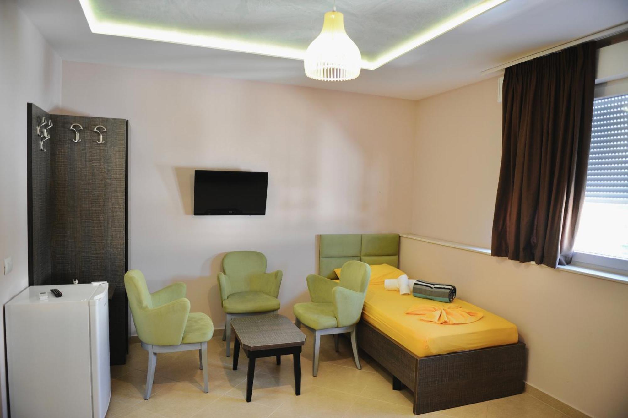 Hotel Fish Land Plazhi San Pietro Kültér fotó