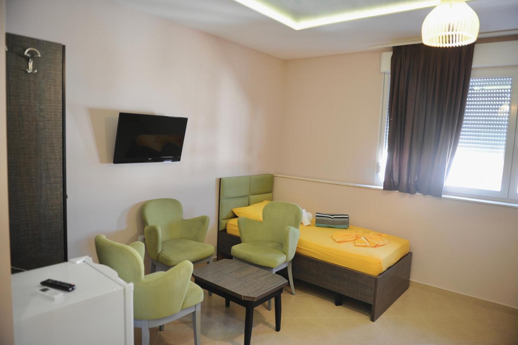 Hotel Fish Land Plazhi San Pietro Kültér fotó