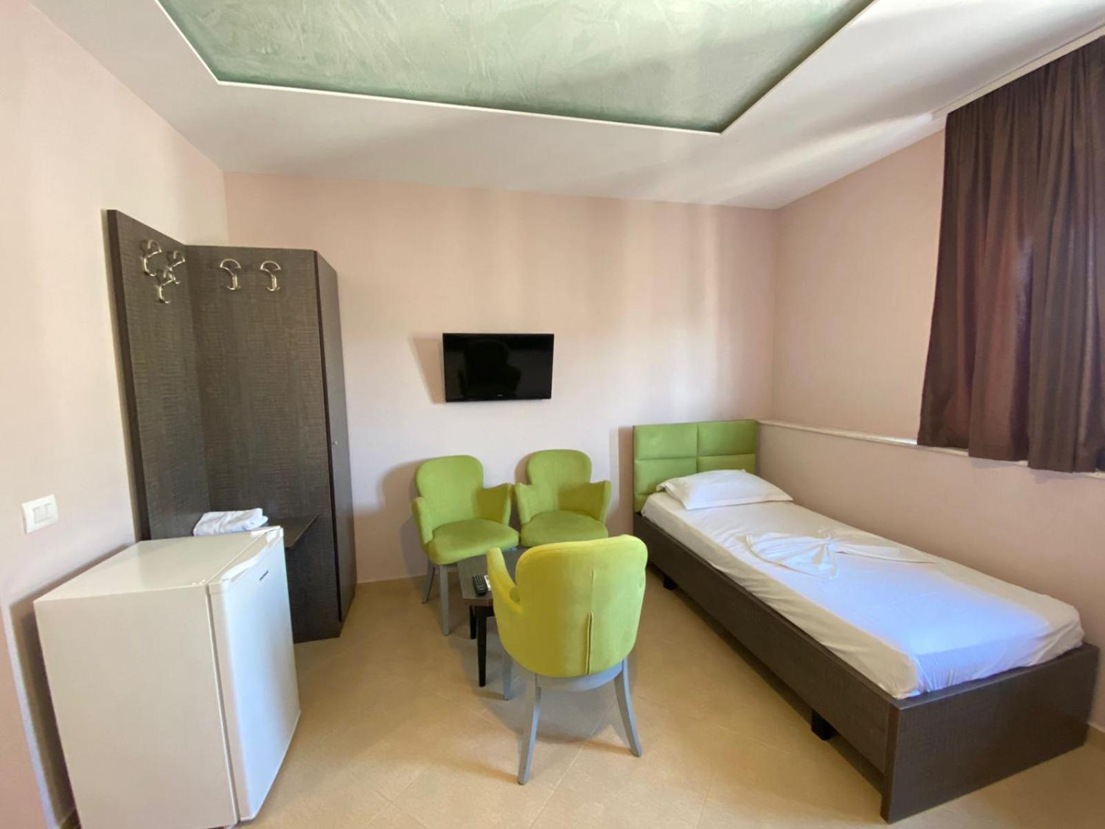 Hotel Fish Land Plazhi San Pietro Kültér fotó